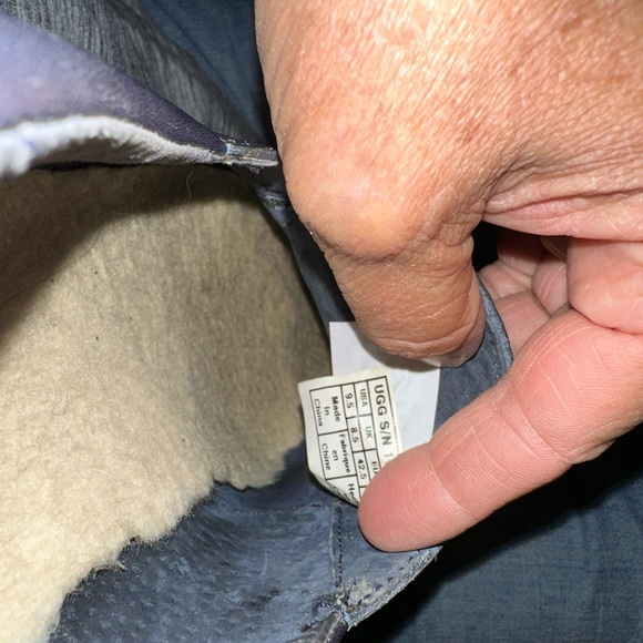 UGG TREADLITE TYE MOCS. Sz 9.5. Navy excellent condition. - Picture 6 of 10